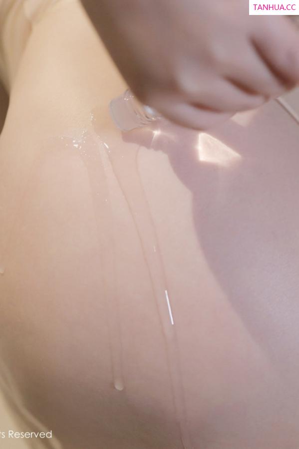   [XiuRen]高清写真图 2024.08.27 No.9072 江露露 丝袜美腿第16张图片